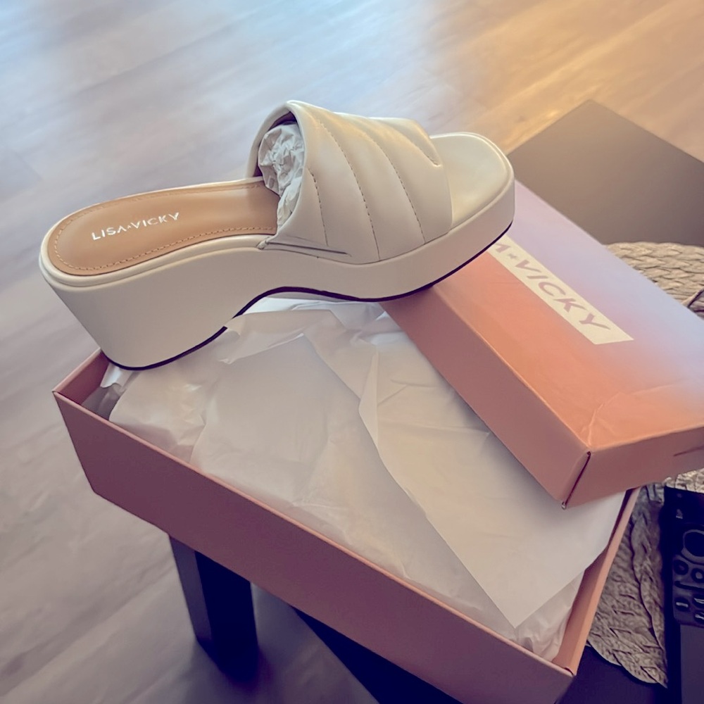 Women's White Platform Sandals Lisa & Vicky… Size 8
